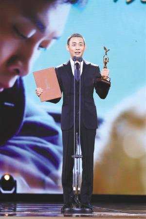 中国电视金鹰奖颁奖 迪丽热巴成为首位 “90后”获奖者