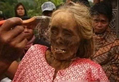 印尼部落魔法仪式：尸体竟可以自己走到坟墓