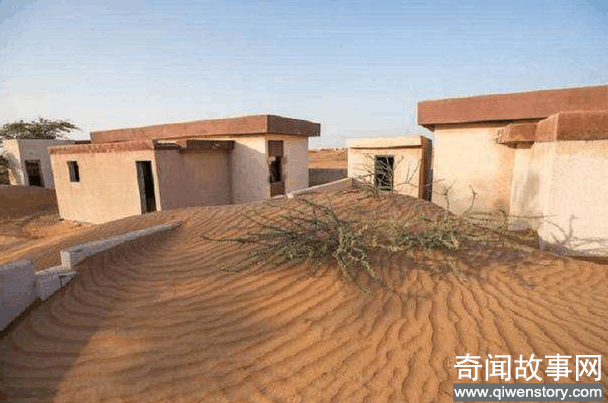 迪拜沙漠中的神秘村庄，在白天出现，夜晚消失