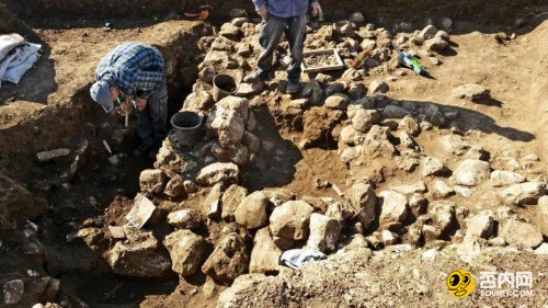 以色列现7000年前人类部落遗址 屋内铺有地板