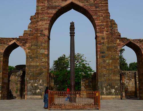 印度神秘的定海神针“德里铁柱”千年不倒 为纪