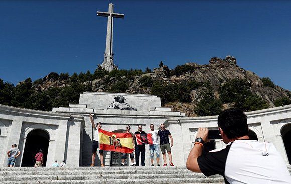 盖棺无定论、改葬惹争议：佛朗哥的政治遗产仍在割裂西班牙社会