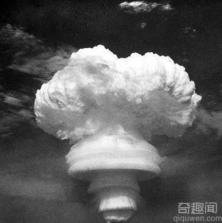 中国第一颗氢弹爆炸 震惊全世界_0
