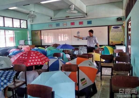 泰一学校为防考试作弊 让学生撑伞考试