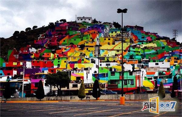 艺术家用涂鸦将街区变成五彩天堂