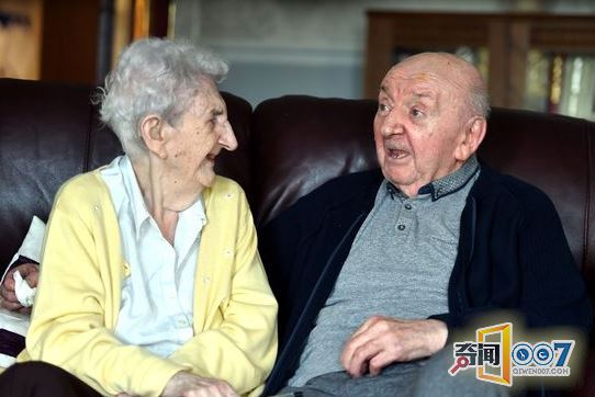 儿子80岁尚未结婚，近百岁母亲悉心照顾