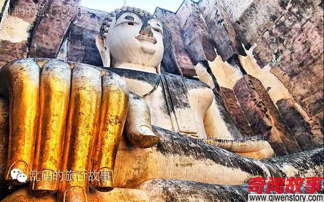 隐藏在石柱中的泰国神秘佛像 有一只黄金降魔右手