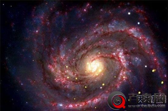 宇宙最奇特黑洞超乎想象：急速穿行如流星
