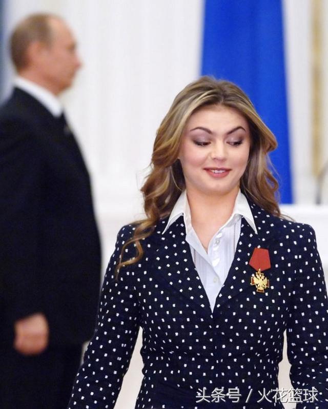 俄罗斯“体操女皇”，22岁退役进入政坛，未婚却生子绯闻还不断