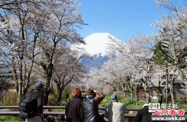日本富士山活火山惊现5大异象(图)_0