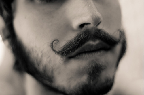大部分的女性认为 拥有浓密胡须的男士最具有吸引力