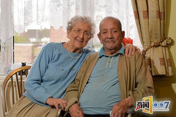 夫妇分享77年婚姻秘诀：每天有热饭多交谈