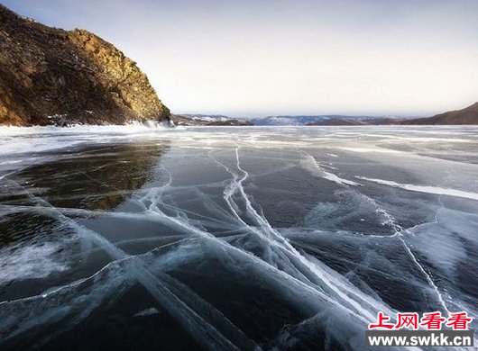 贝加尔湖出现裂缝（冰裂）美景 图_0