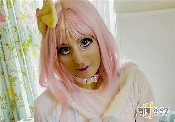 女子拒绝整容，每天化妆3小时变身“日本娃娃”