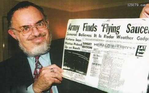 全球最知名UFO专家“飞碟狂人”弗里德曼展示飞碟绝密档案