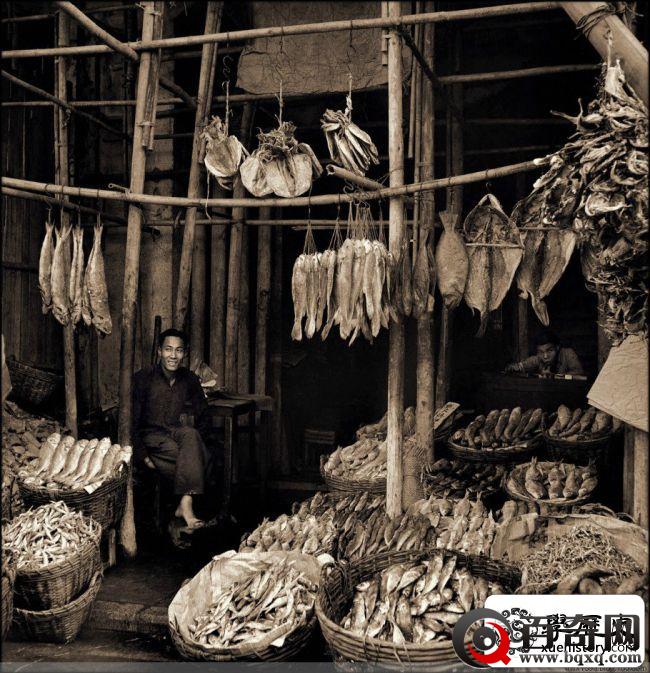 珍贵的历史老照片，香港最开始的港口市场，生活朴实有质量