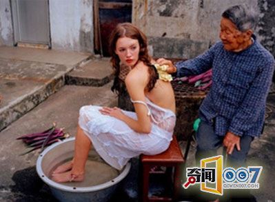 外国美女嫁中国农村，场面让人脸红