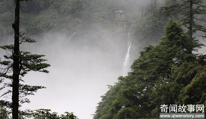 四川洪雅的沼泽地带，四川最神秘的山，被划入旅游禁区被封400年