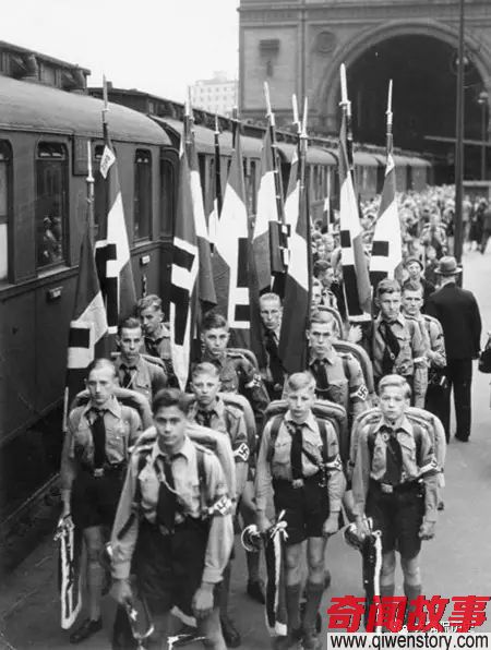 狂热的纳粹娃娃兵：被洗脑的希特勒青年团，不过是希特勒的工具