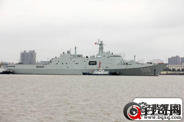 中国三军在东海大规模登陆演习 出动2万吨级巨舰