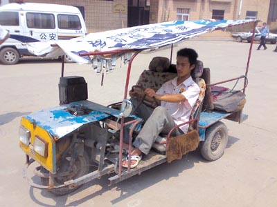 山东小伙自造汽车开到南京 因非法改装被扣