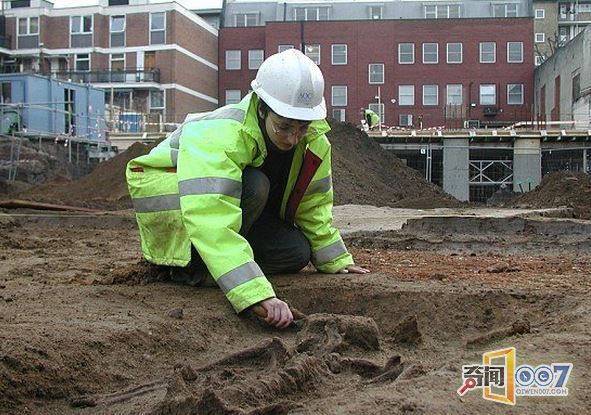 英国考古学家近日发表惊人发现，伦敦出土2000年前中国人骸骨 疑为奴隶_0