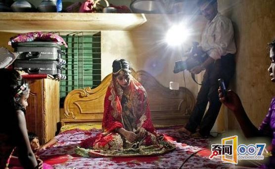 奇葩的童婚习俗，15岁少女被迫嫁给32岁的老男人为妻