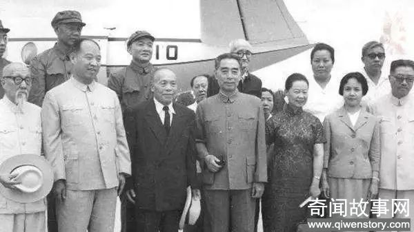 1965年周总理亲自迎接李宗仁回国，他下飞机说了一句话，现场掌声雷动