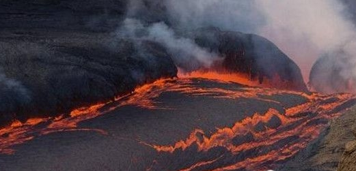 火山喷发的原因 火山喷发而形成的地球奇景_0