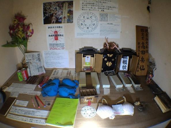日本诡异内衣寺 挂满上百件胸罩