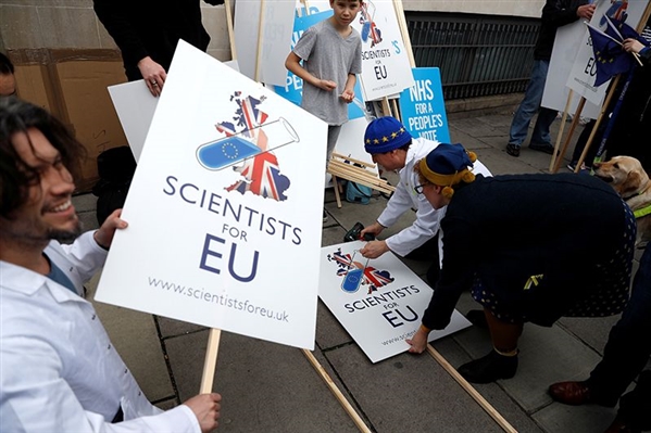 科学家抗议英国脱欧