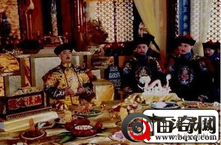 揭秘清朝皇室的饮食规范：皇帝独自品尝108道菜肴