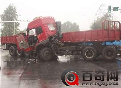 大货车自己撞自己 江苏高邮发生一起离奇车祸 大货车“自己撞自己”