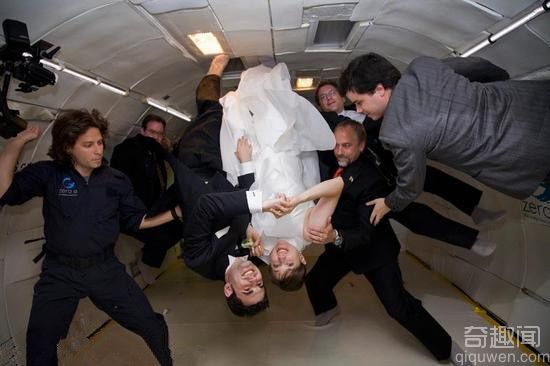 世界第一次太空婚礼 是人类史上首个太空婚礼_0