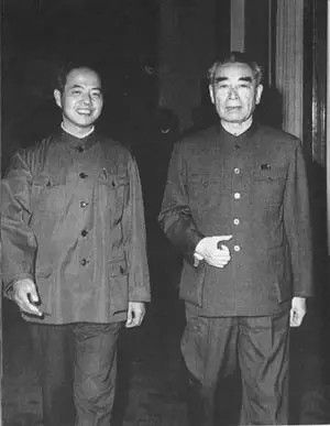 杨振宁获诺贝尔奖后 岳父杜聿明写信祝贺 信中只有两句话