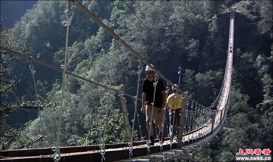瑞士造130米高270米超长吊桥 图_0