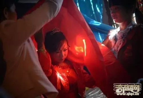 中国神秘早婚村：女孩13岁就结婚生娃