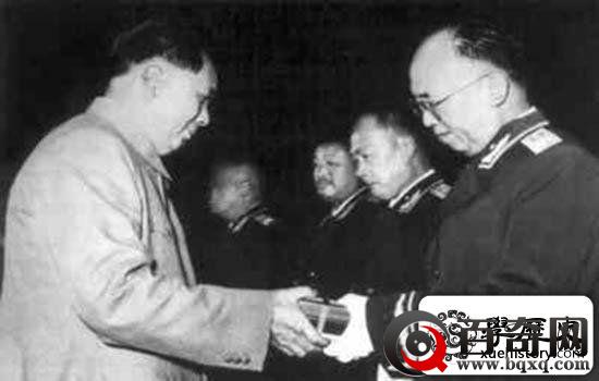 十大元帅当中，毛主席与谁的关系最亲密？其实并不是林彪