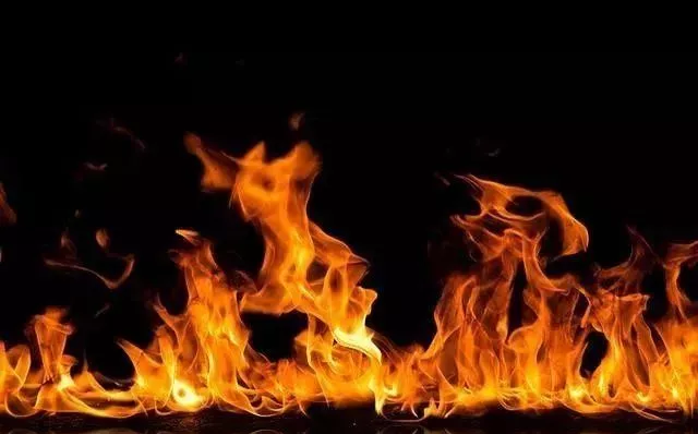 你是否好奇过，火是属于液体，固体还是气体？