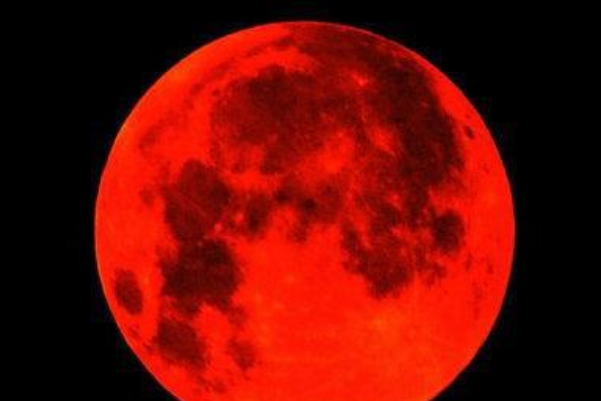 血月是怎么回事？天空中出现红色的月亮！