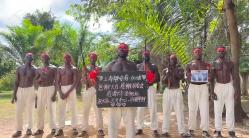 上海小区祝福视频内卷，非洲小哥直接累到脱水