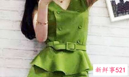 绿色上衣配什么颜色裙子或者裤子