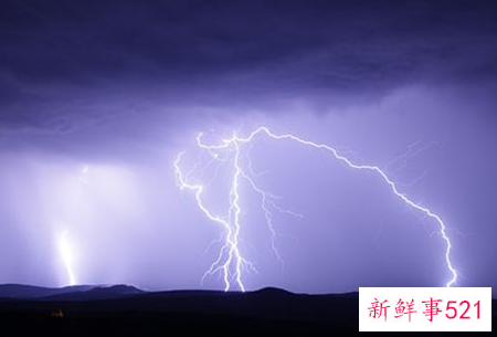 梦见雷劈大地有什么征兆