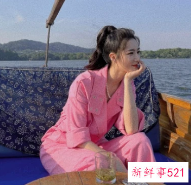 薇娅带丁真游西湖，青岛隔空喊话：丁真第二次去杭州了