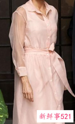 50岁女人能穿粉色外套