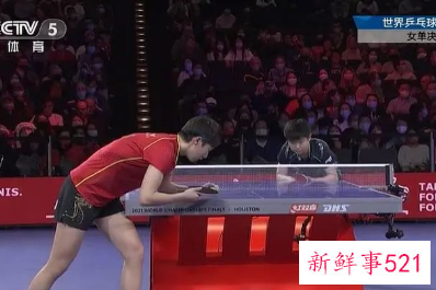 王曼昱为国乒捧回第24座世乒赛女单冠军奖杯