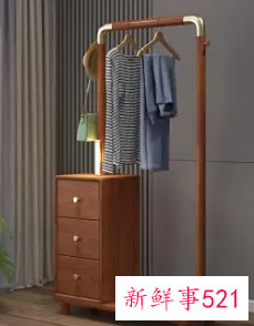 挂衣架适合挂卧室的哪个位置