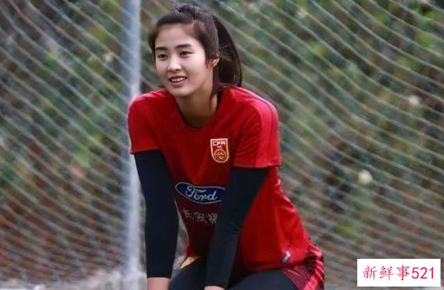 中国足球美女门将送祝福！鹅蛋脸高颜值，31岁仍保持单身