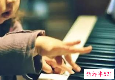 孩子从小学钢琴促进智力开发培养耐力