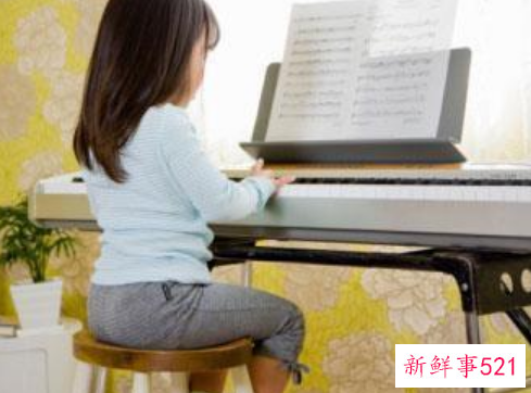 孩子从小学钢琴促进智力开发培养耐力